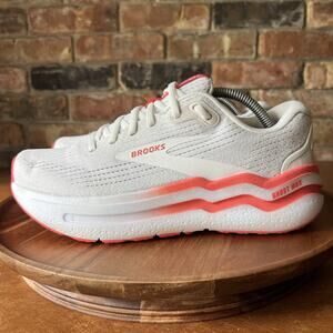 Brooks Womens Ghost Max 2 Cushioned White Road Running Shoes Sneakers Size 8.5